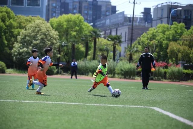 切尔西主场狂胜5-1，亨德森表现抢眼助球队复苏